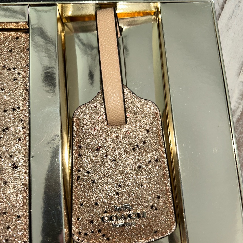 COACH STAR GLITTER TRAVEL SET Passport Holder & Luggage Tag - Picture 3 of 9